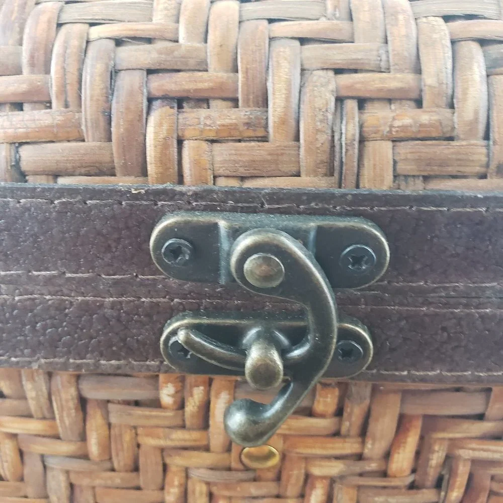 GB Retailers Woven Wooden Locking Box